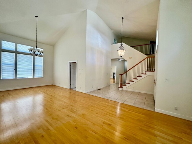 Photo - Los Gatos Schools! Central Location, easy commute, beautiful executive home. Ready today!