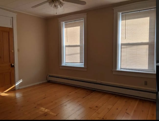 Photo - 136 N George St