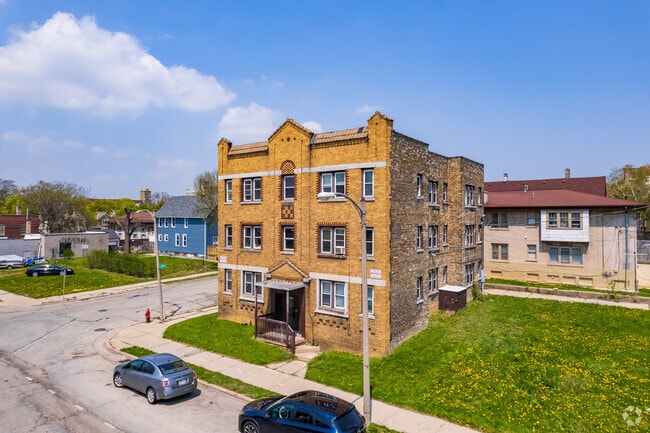 Studio, 1 BA - 300SF