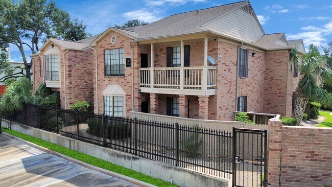 Building Photo - 2255 Braeswood Park Dr Unit 102 Rental