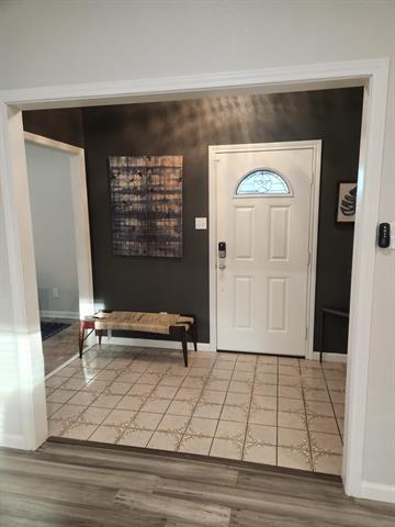 Photo - 16235 Red Wood Cir N