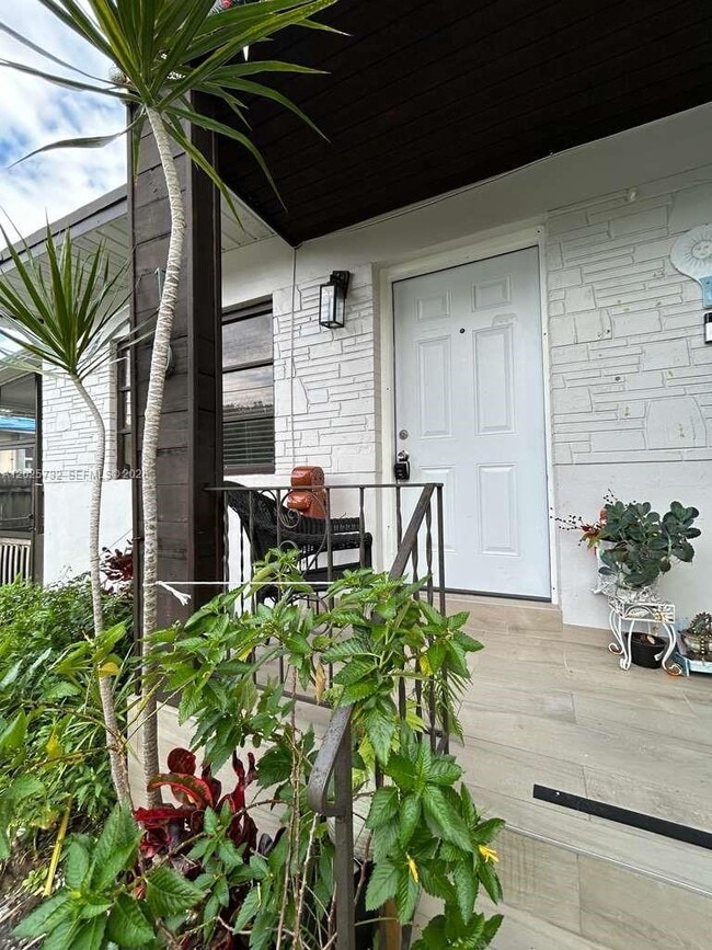Building Photo - 110 NW 58th St Unit 0