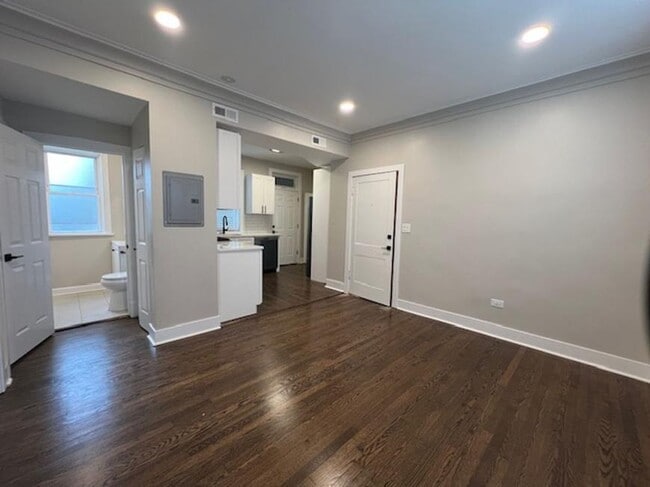 Building Photo - 2 bedroom in Chicago IL 60647 Unit 2E