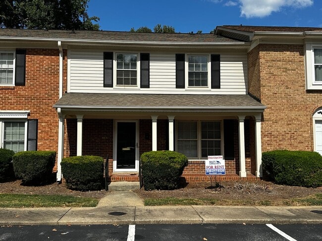 Building Photo - NOW AVAILABLE! Luxurious Town home in Nort...