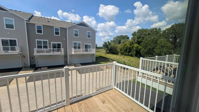 Photo - 434 Red Oak Cir