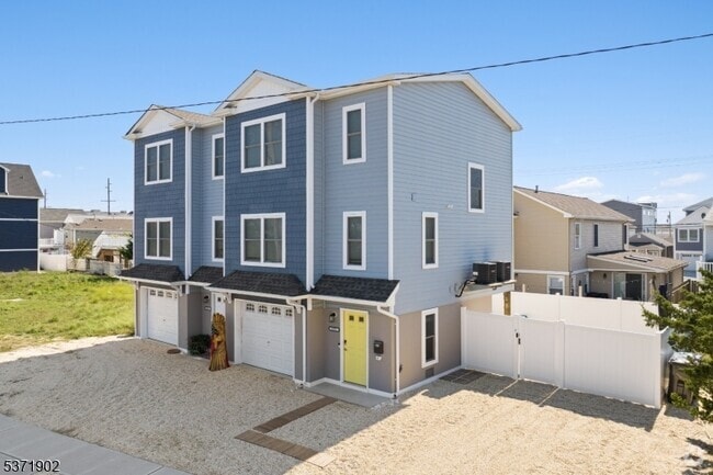 Building Photo - 257 Dewey Dr Rental