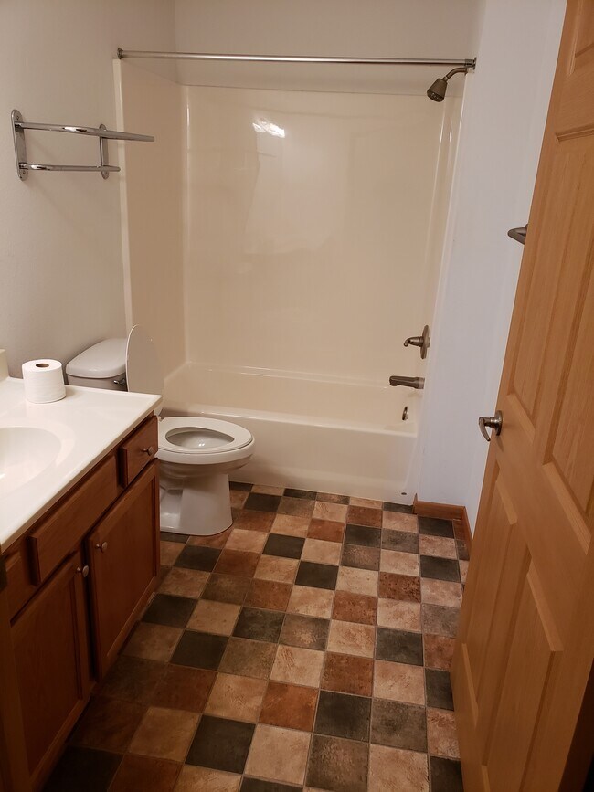 723 Main bath