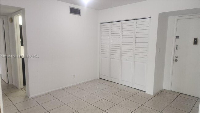Photo - 13707 Kendale Lakes Cir Unit 205