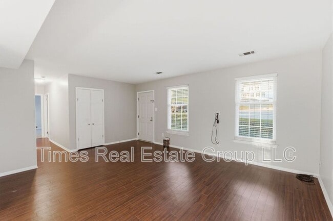 Photo - 136 Brookfield Ct