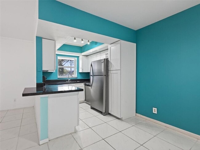 Building Photo - 8400 W Sample Rd Unit 8400
