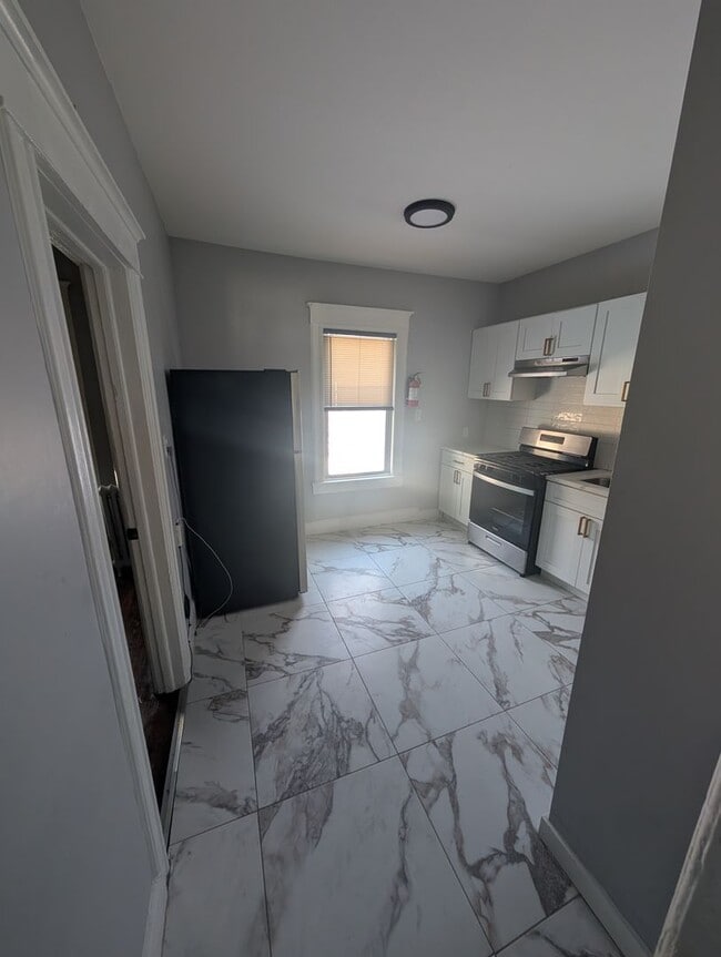 Photo - 160 S 12th St Unit Apt 1