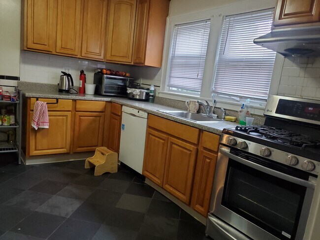 Photo - 29 Wiltshire Rd Unit 1