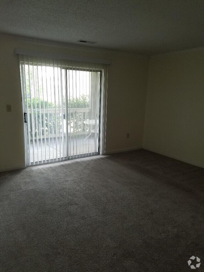 Building Photo - 2 BEDROOM 2 BATH  BOTTOM FLOOR UNIT AT MYR... Rental