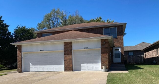 Photo - Great 2 bedroom 1.5 bathroom Duplex