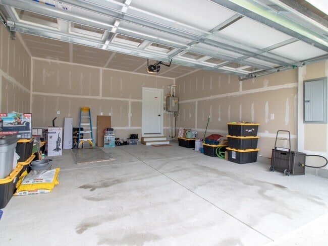 Building Photo - WINTER RENTAL - 3 BED 2.5 BATH SINGLE FAMI...
