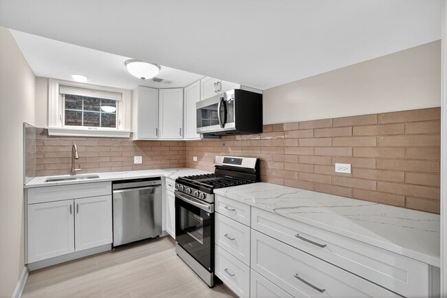 Photo - 2703 W Ardmore Ave Unidad Basement