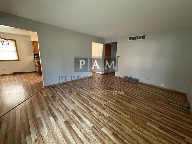 Building Photo - 2517 W Halsey Ave Rental