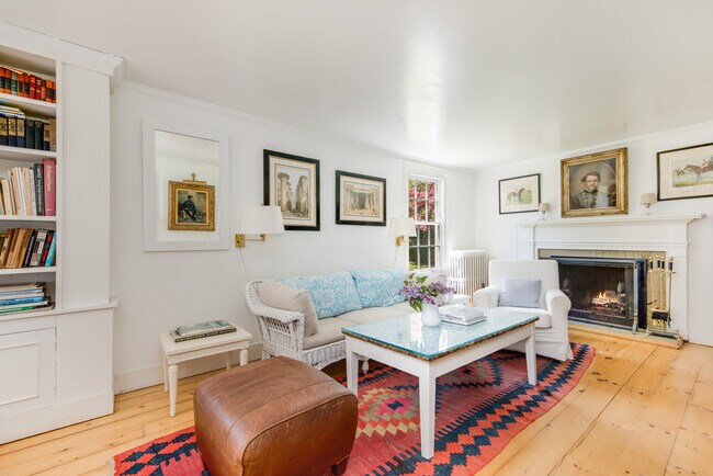 Photo - 368 Pantigo Rd