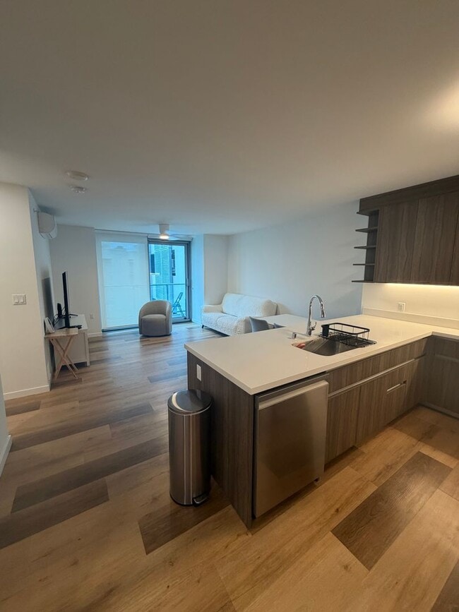 Building Photo - Ready to Move in Brand New Condo! Fully Furnished! 2 Bed/2 Bath/1 Parking at The Park on Ke‘eaumoku! Unit 800R