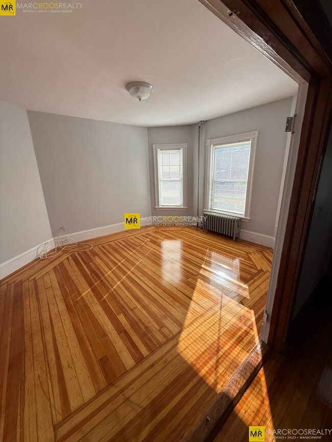 Building Photo - 76 Willow Ave Unit 2 Rental