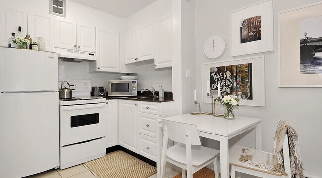 Photo - Hollyburn Court Unit 01008