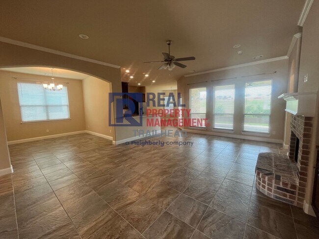 Photo - Beautiful 4 Bedroom/2 Bath Open Concept Ho...