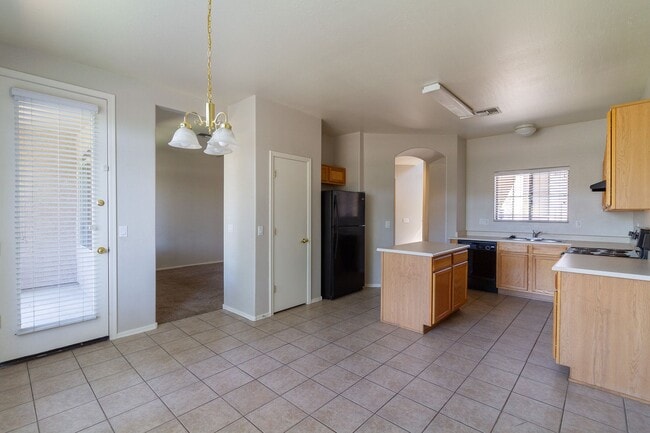 Photo - 2600 E Springfield Pl