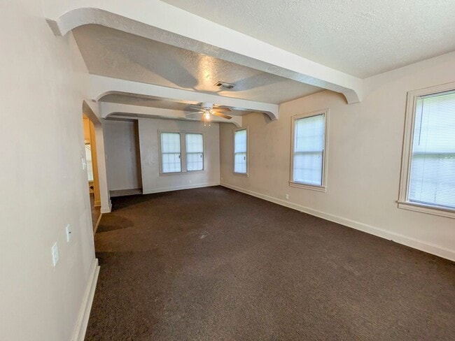 Photo - 2021 Wignall Ave