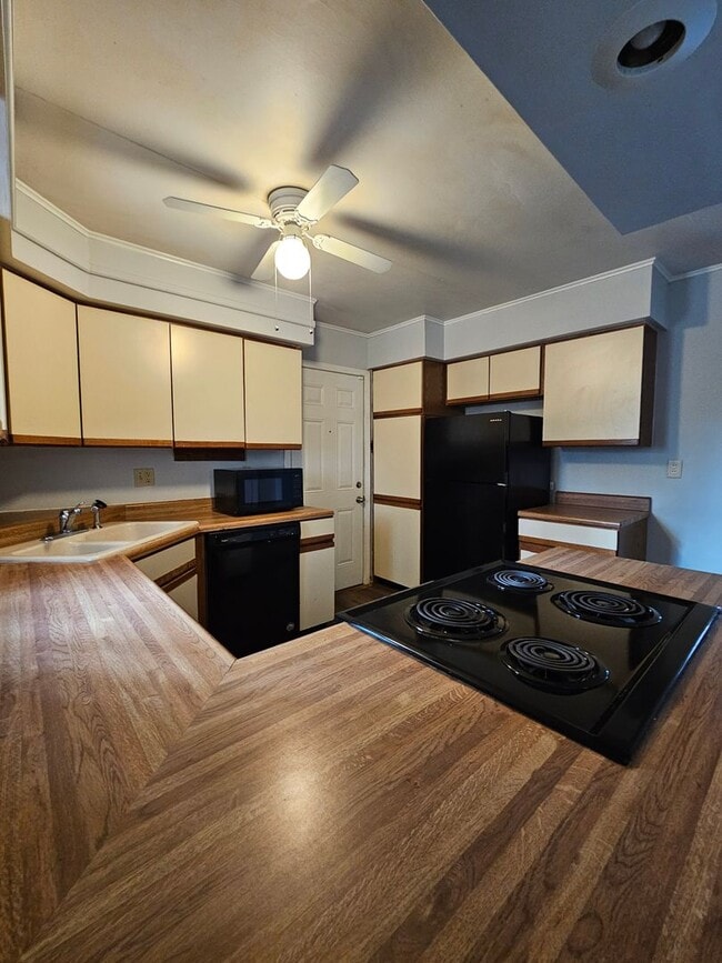 Photo - 3 Bd - 2 Ba near Hessel Park