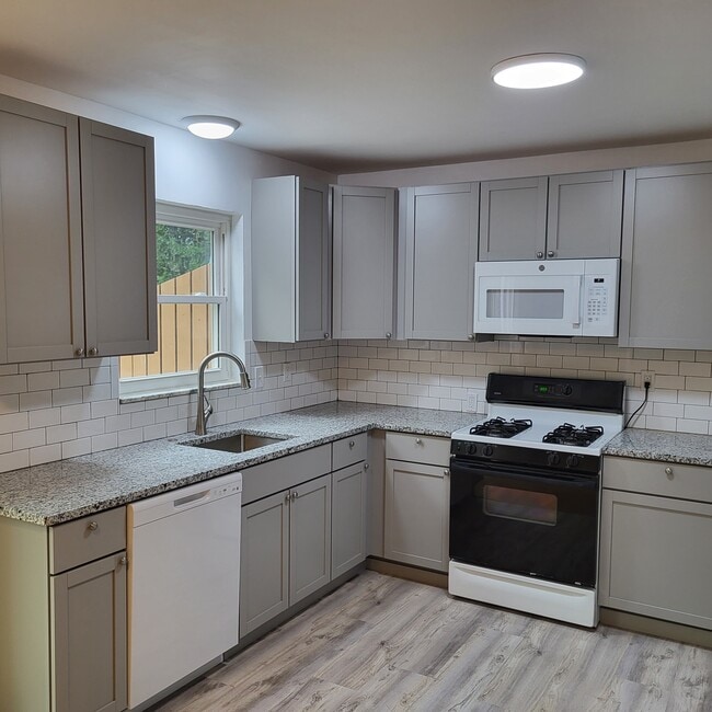 Photo - 549 Cumberland Rd