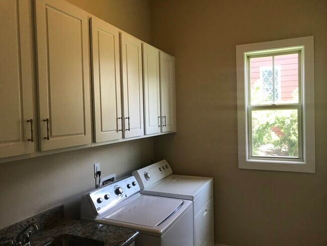 Photo - 116 Heartsease Ln