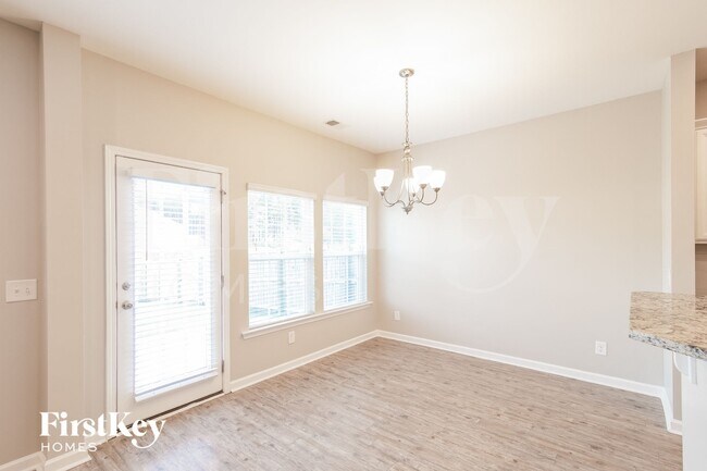 758 Redbud Ln