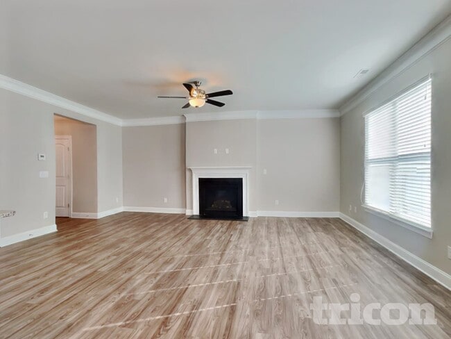 Photo - 225 Highview Dr