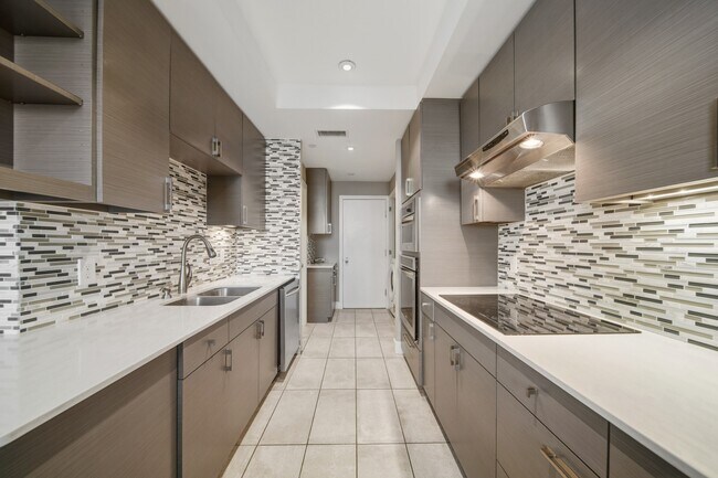 5100 San Felipe St Unit 374E