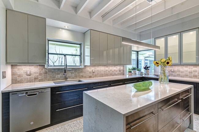 Photo - 626 N Lakeside Dr