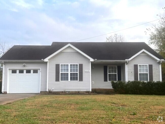 Building Photo - 3 Bedroom 2 Bathroom Home