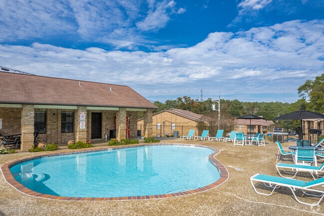 Piscina - Chevy Chase Apartments