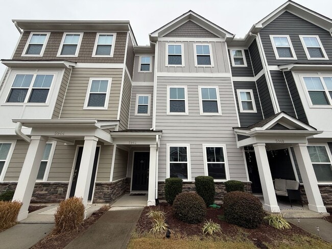 Building Photo - Stunning 3BD, 3.5BA Raleigh Townhome in the Desirable 5401 North Community Within Walking Distanc...