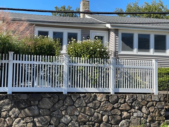 Building Photo - 40 Ledge Ave