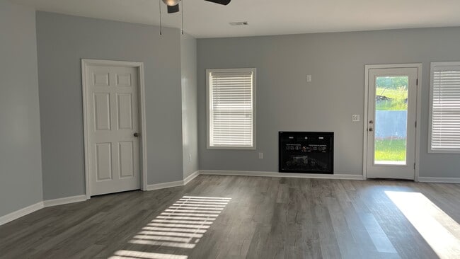 Photo - 215 Overcup Dr