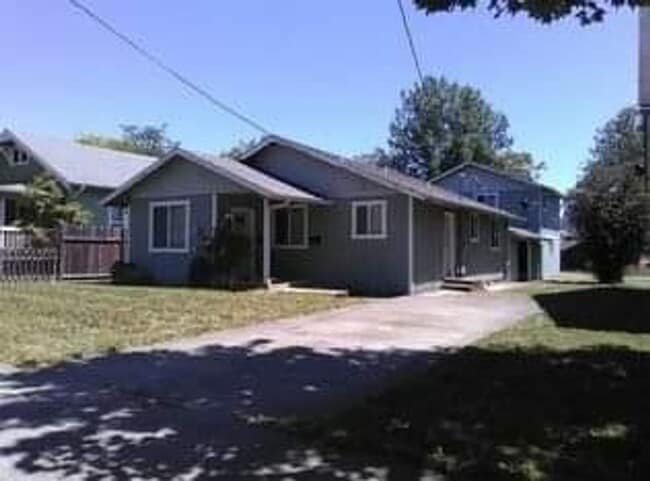 3 Bedroom 2 Bath Flat Ranch Style House on... - 3 Bedroom 2 Bath Flat Ranch Style House on...