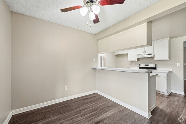 2BR, 2BA - 850SF - Dining Room