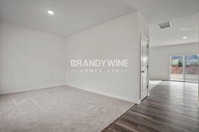 Photo - 546 Otway Lp