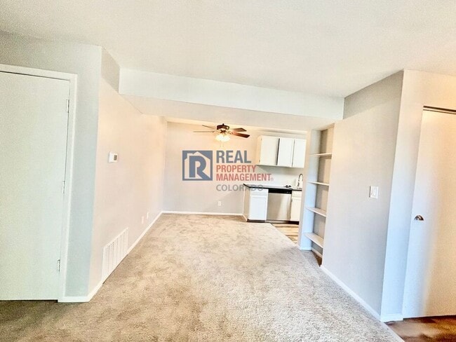 Photo - 5300 Cherry Creek S Dr