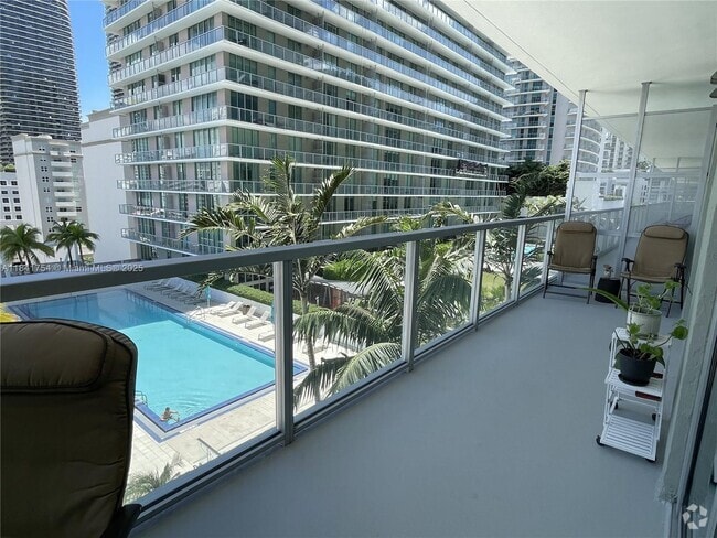 Building Photo - 79 SW 12th St Unit 1211-S Rental
