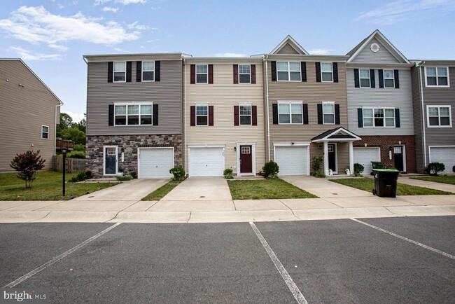 Building Photo - 2437 Drake Ln