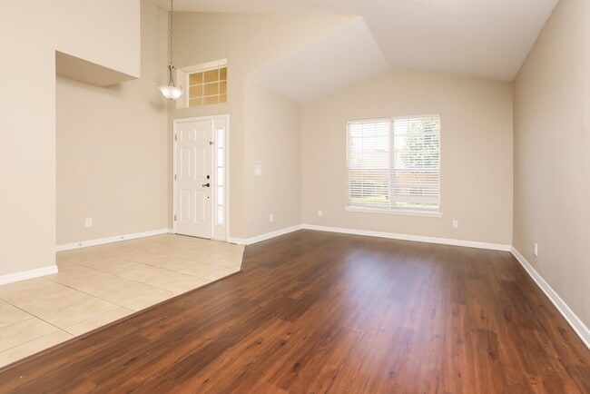 Photo - 2101 Woodsedge Dr