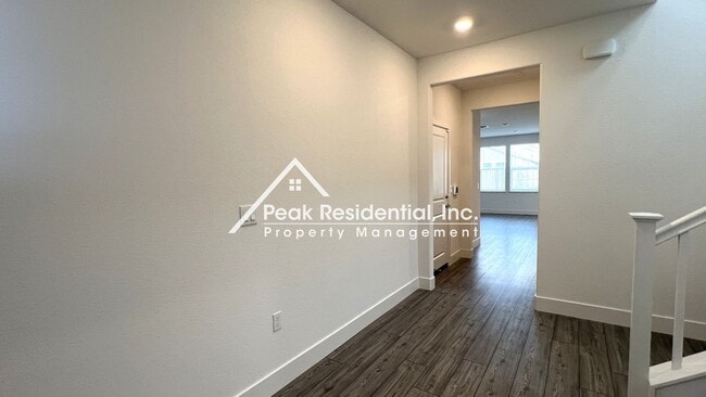 Photo - Newer Elk Grove 4bd/3.5ba Home near Big Horn & Poppyridge Rd