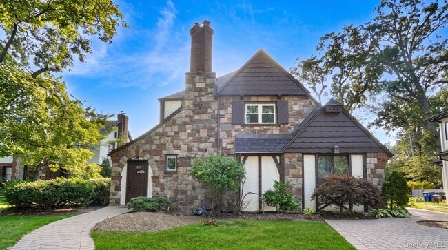 Photo - 22 Parkwold Dr E