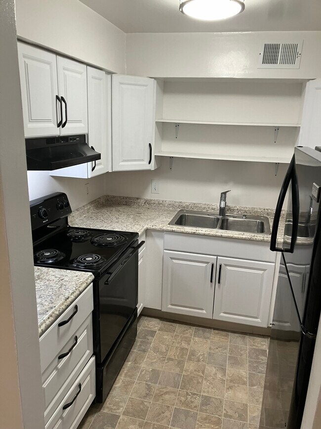 Building Photo - 500 Bowie Dr Unit 133 Rental